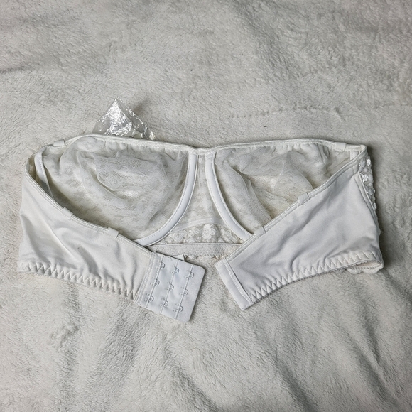 Olga Strapless Underwire White Lace Bra. Style# 36632 - Picture 10 of 11